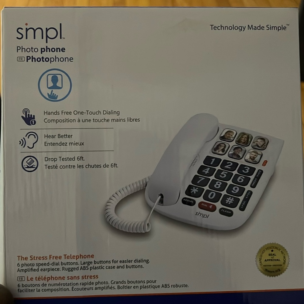 Smpl photo phone with large buttons.